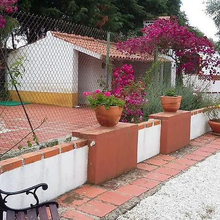 Quinta Do Outeiro Alto Alojamento de Turismo Rural *